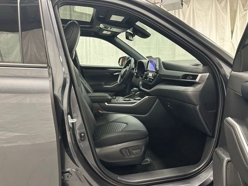 Used 2025 Toyota Highlander XSE AWD/4WD image 64