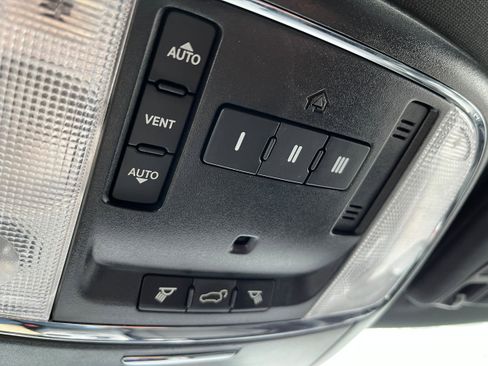 Used 2019 Jeep Grand Cherokee Laredo image 21