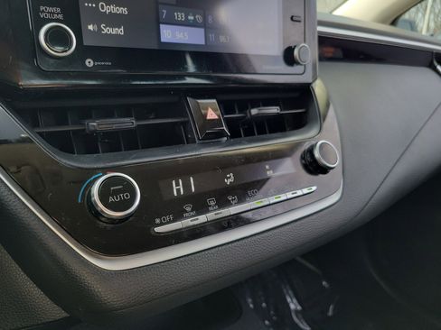 Used 2022 Toyota Corolla LE image 30