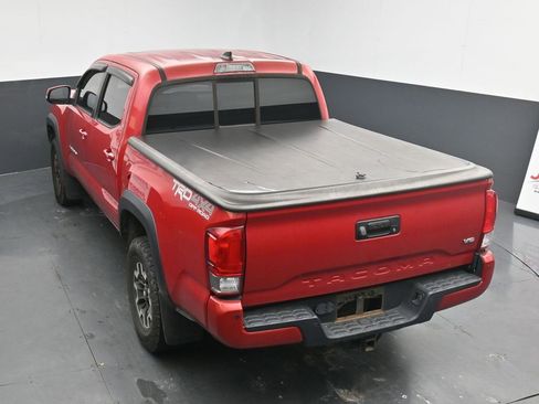 Used 2016 Toyota Tacoma TRD Off-Road image 14