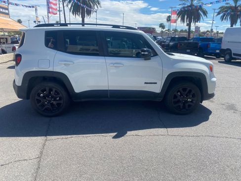 Used 2022 Jeep Renegade Altitude AWD/4WD image 4