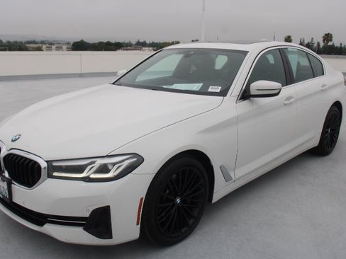 Used 2023 BMW 530i w/ Convenience Package RWD image 6