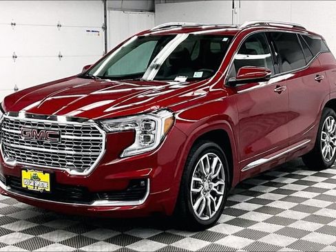 Used 2024 GMC Terrain Denali w/ Denali Premium Package AWD/4WD image 12