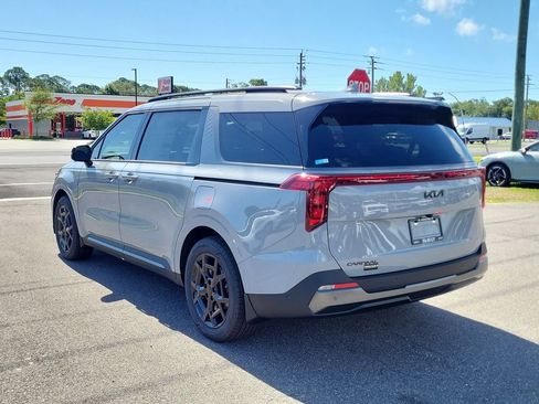 New 2026 Kia Carnival SX w/ SX Dark Edition Package FWD image 4