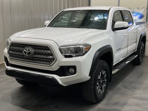 Used 2016 Toyota Tacoma TRD Off-Road w/ Towing Package RWD image 3