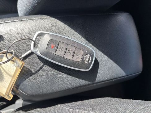 Used 2025 Nissan Versa SV image 21