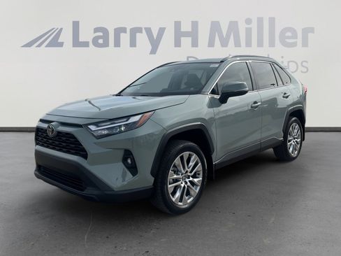 Used 2022 Toyota RAV4 XLE Premium image 1