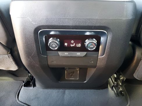 Used 2025 Chevrolet Suburban Z71 image 21