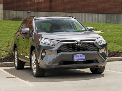 Used 2020 Toyota RAV4 XLE Premium AWD/4WD image 2