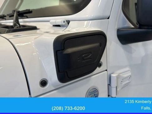 Used 2022 Jeep Wrangler Unlimited Sahara w/ Cold Weather Group image 11