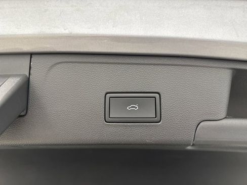 Used 2021 Volkswagen Atlas Cross Sport SE image 14