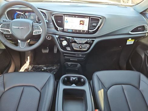 New 2026 Chrysler Pacifica Select image 16