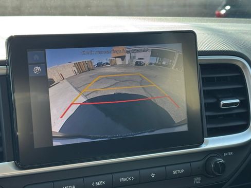 Used 2025 Hyundai Venue SEL FWD image 21