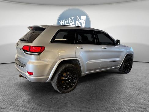 Used 2018 Jeep Grand Cherokee Altitude AWD/4WD image 3