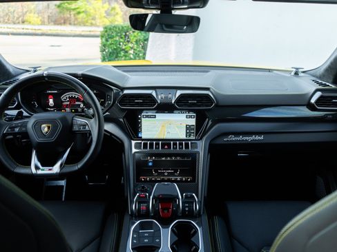 Used 2021 Lamborghini Urus image 10