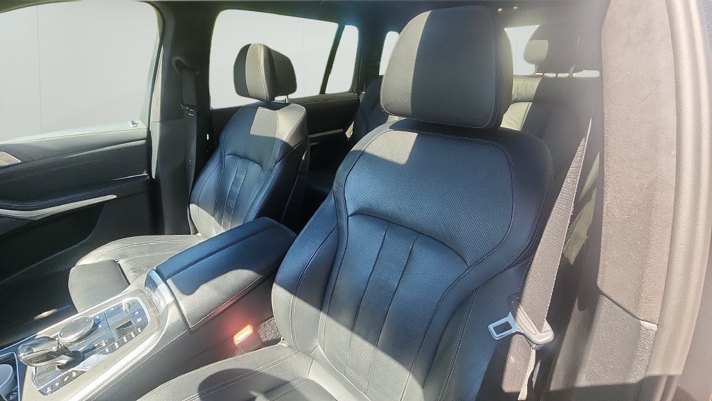 Used 2019 BMW X7 xDrive50i w/ M Sport Package AWD/4WD image 15