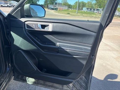 Used 2020 Ford Explorer XLT w/ Equipment Group 202A AWD/4WD image 23