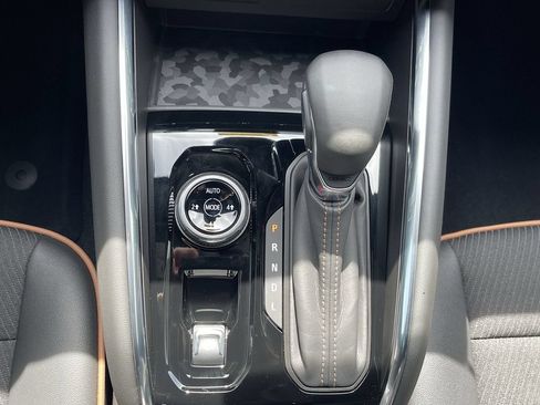 New 2025 GMC Canyon AT4 w/ Nightfall Edition AWD/4WD image 16