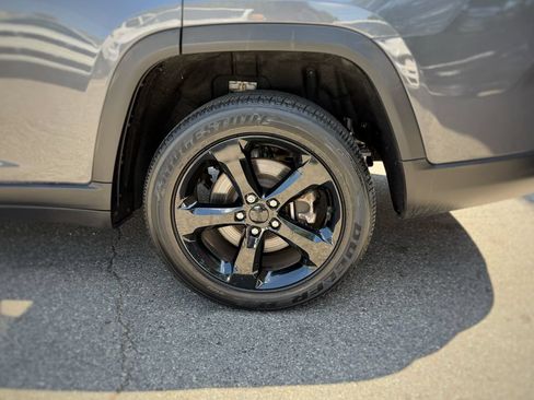 Used 2023 Jeep Grand Cherokee L Laredo AWD/4WD image 16