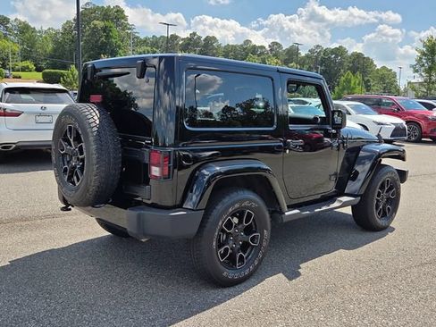 Used 2018 Jeep Wrangler Sahara AWD/4WD image 5