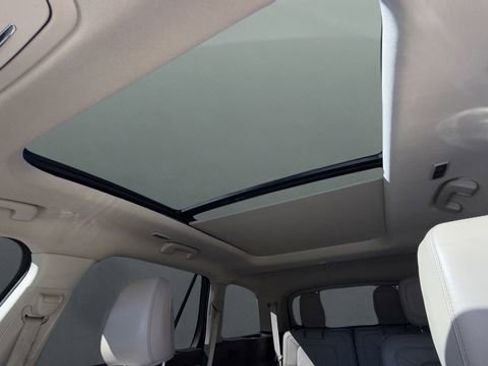 Used 2023 Lincoln Aviator Reserve w/ Equipment Group 201A image 10