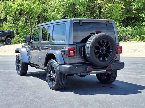 Used 2025 Jeep Wrangler Unlimited Sahara w/ Safety Group AWD/4WD image 8