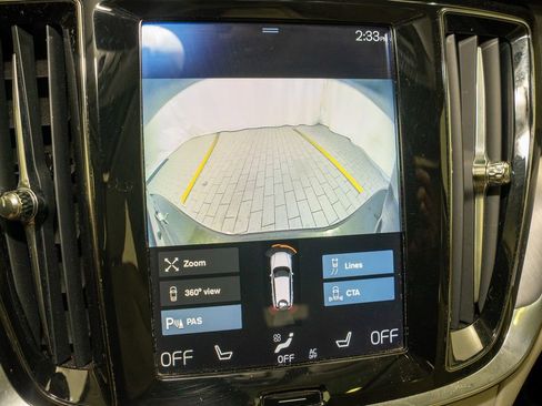 Used 2019 Volvo V60 T5 Momentum image 14