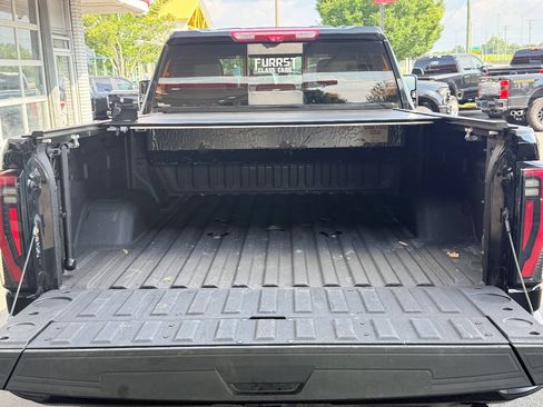 Used 2025 GMC Sierra 2500 AT4 w/ AT4 Premium Plus Package AWD/4WD image 10