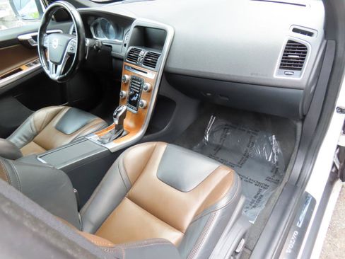 Used 2015 Volvo XC60 T6 AWD/4WD image 21