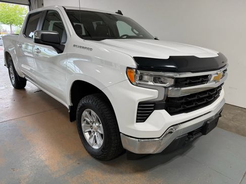 Used 2025 Chevrolet Silverado 1500 LT AWD/4WD image 5