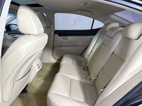 Used 2013 Lexus ES 350 350 w/ Luxury Pkg image 23