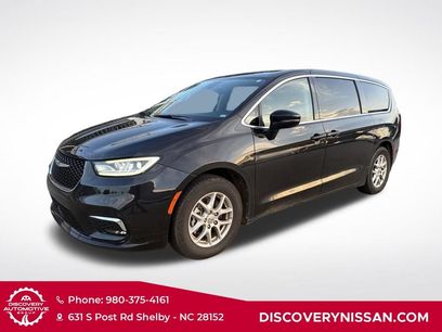Used 2024 Chrysler Pacifica Touring-L