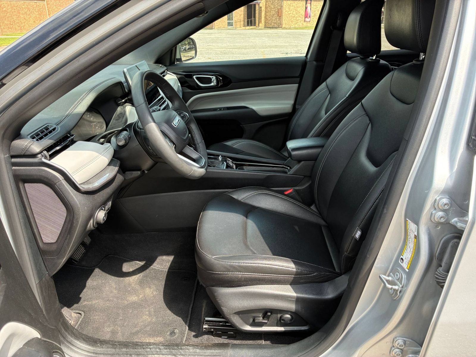 Used 2025 Jeep Compass Limited AWD/4WD image 27