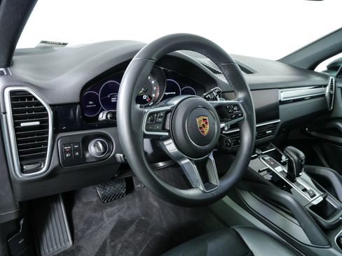 Certified 2023 Porsche Cayenne Platinum Edition AWD/4WD image 4