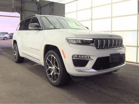 Used 2023 Jeep Grand Cherokee Summit image 4