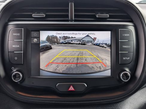 Used 2023 Kia Soul LX image 3