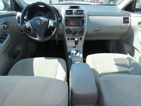 Used 2013 Toyota Corolla LE FWD image 22