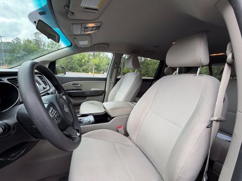 Used 2016 Kia Sedona LX w/ LX Convenience Package FWD image 26