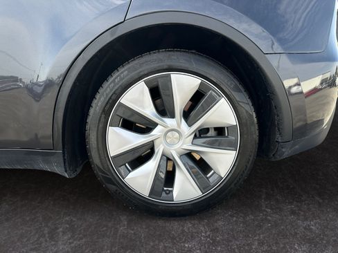 Used 2024 Tesla Model Y 2WD image 14