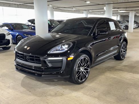Used 2025 Porsche Macan AWD/4WD image 4