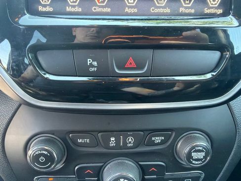 Used 2019 Jeep Cherokee Limited AWD/4WD image 23