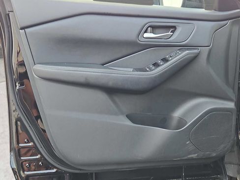 Used 2025 Nissan Rogue SV image 18