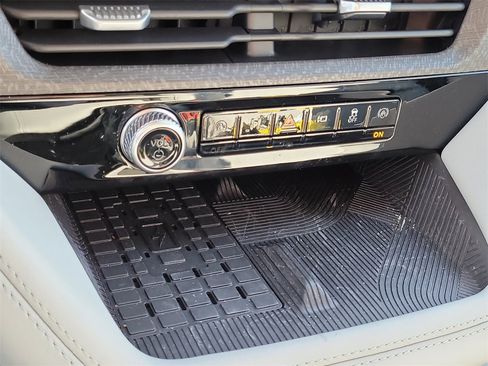 Used 2025 Ford Explorer Platinum w/ Ultimate Package image 27