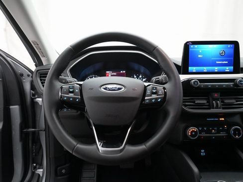 Used 2022 Ford Escape SE w/ Cold Weather Package image 4