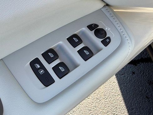 New 2026 Volvo XC60 T8 Ultra image 9