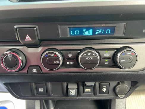 Used 2022 Toyota Tacoma TRD Sport AWD/4WD image 18