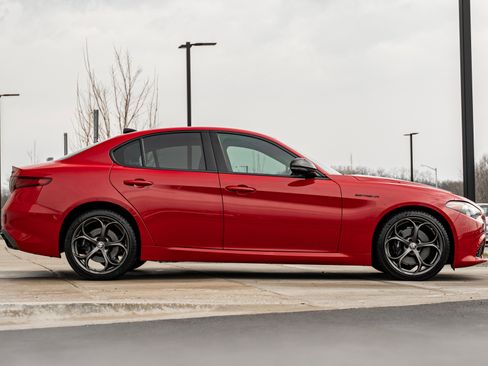 Used 2023 Alfa Romeo Giulia Estrema image 3