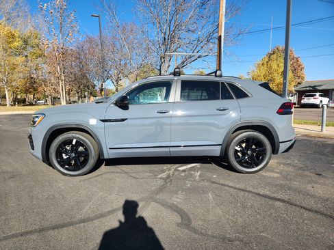 New 2026 Volkswagen Atlas Cross Sport SEL R-Line image 4