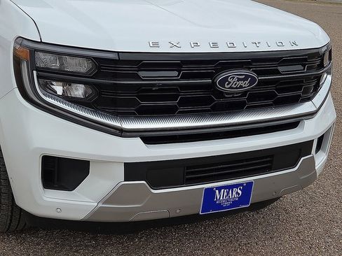 Used 2025 Ford Expedition Max Platinum w/ Driver's Package AWD/4WD image 10
