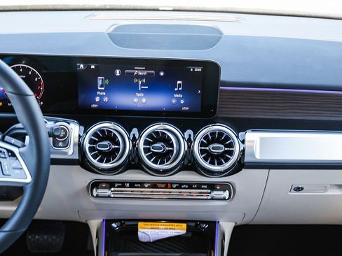 New 2026 Mercedes-Benz GLB 250 4MATIC image 11